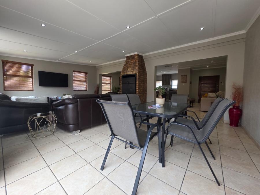 3 Bedroom Property for Sale in Carters Glen Northern Cape